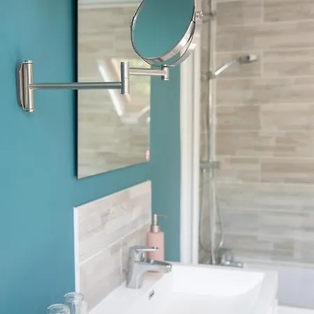 Проживание в семье Maison Du Jardin Botanique 7 Min Centre Et Gare